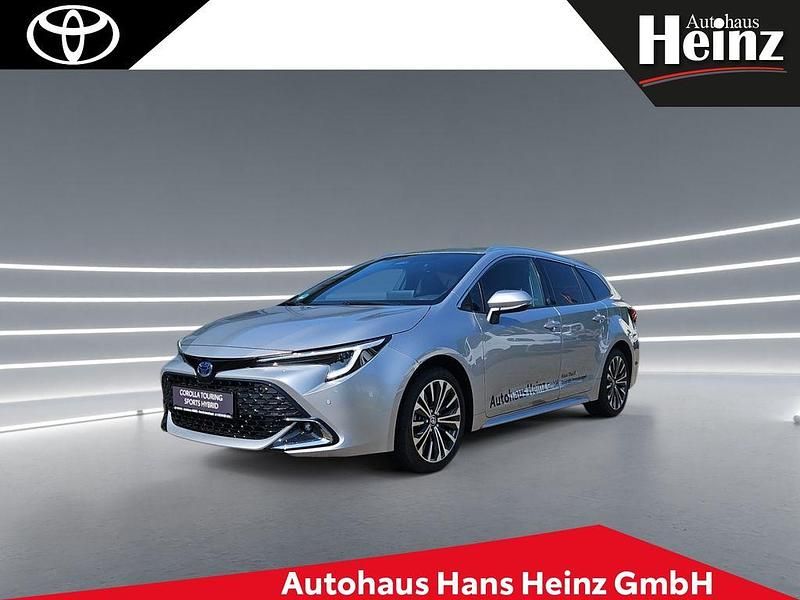 Silber Gebraucht 2024 Toyota Corolla Team Kombi | 27.990 € (Fairer Preis) - Bild 1/4