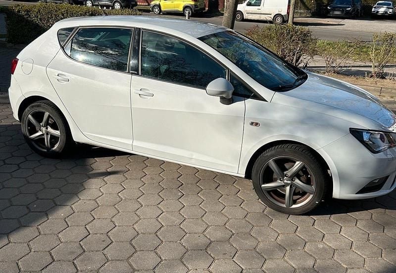 Gebraucht Seat Ibiza I-Tech 105 PS (77 kW) 2015 Weiß Kleinwagen