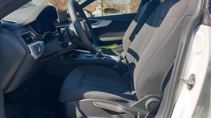 Gebraucht Audi A5 Sportback Ambiente 190 PS (139 kW) 2018 Weiß Kleinwagen