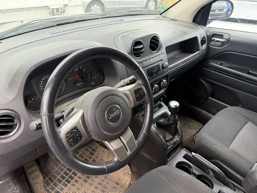 Gebraucht Jeep Compass Sport 156 PS (114 kW) 2013 Grau SUV