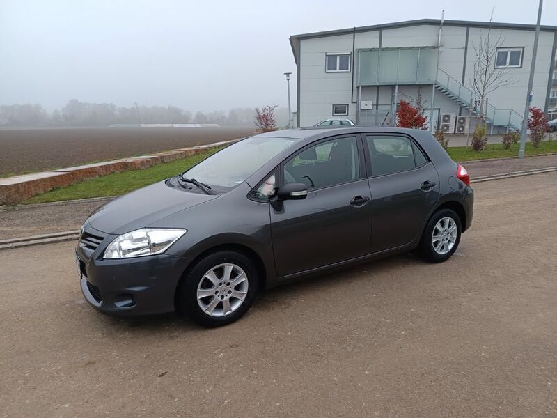 Grau Gebraucht 2012 Toyota Auris Life Kleinwagen | 5.000 € (Fairer Preis) - Bild 1/4