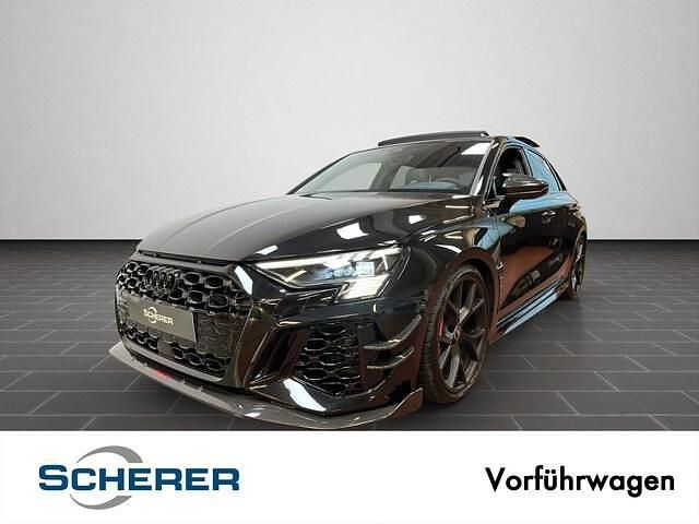 Mythosschwarz metallic (metallic) Gebraucht 2024 Audi RS3 Sportback Comfort Kleinwagen | 105.990 € - Bild 1/4