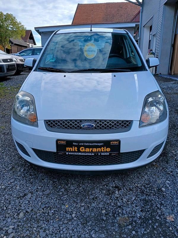 Gebraucht Ford Fiesta 60 PS (44 kW) 2008 Weiß Kleinwagen