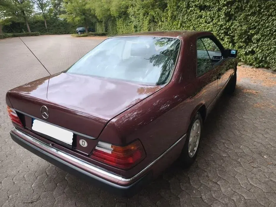 Gebraucht Mercedes 230 132 PS (97 kW) 1986 Rot Coupé