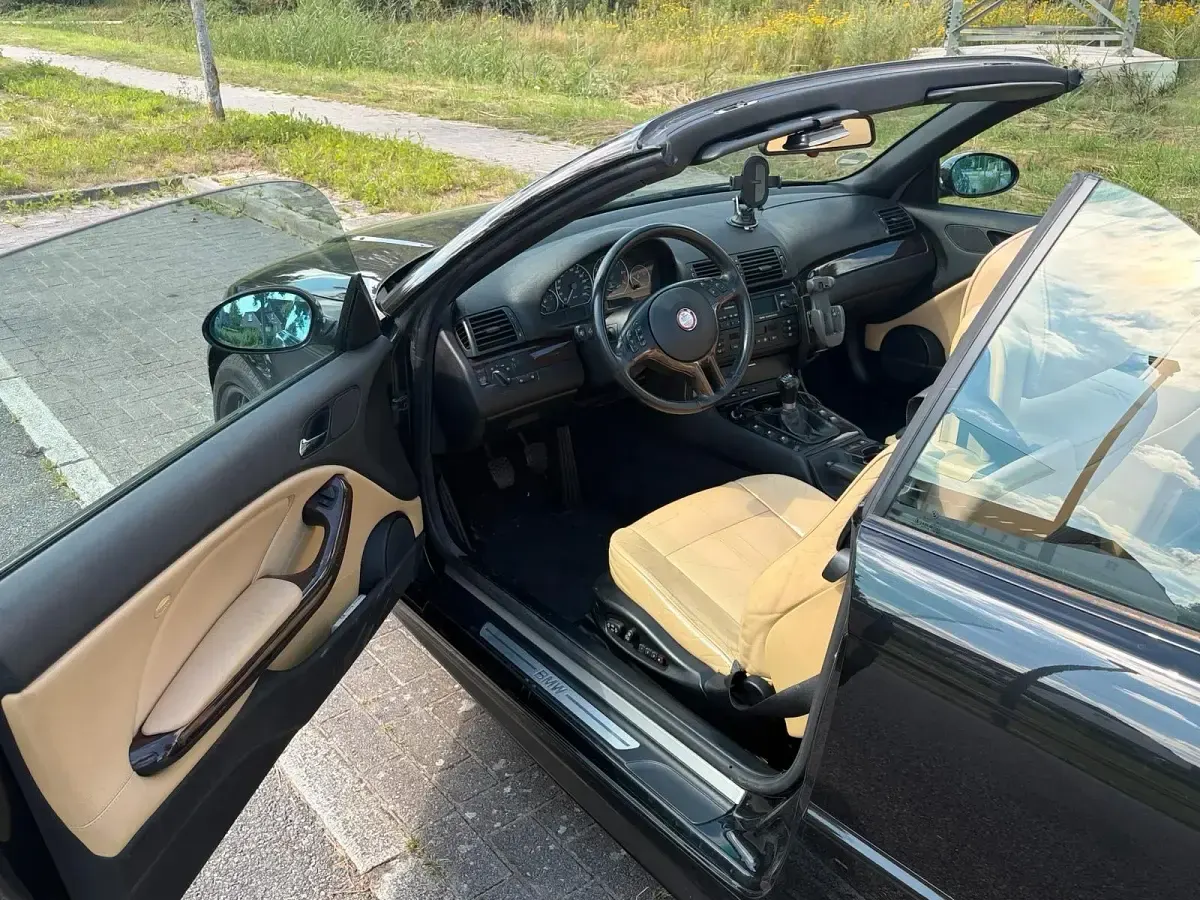 Gebraucht BMW 330 Cabriolet 231 PS (169 kW) 2002 Schwarz Cabrio