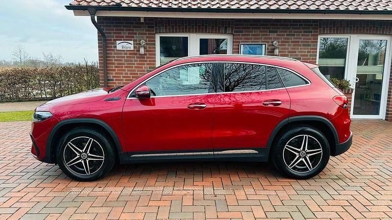 Gebraucht Mercedes EQA250+ AMG 139 kW (190 PS) 2022 Rot SUV