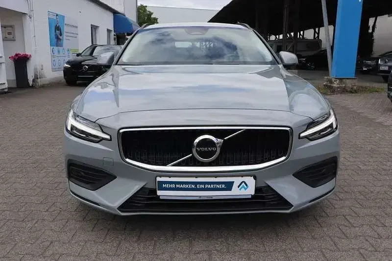 Gebraucht Volvo V60 197 PS (144 kW) 2024 Vapour grey Kombi