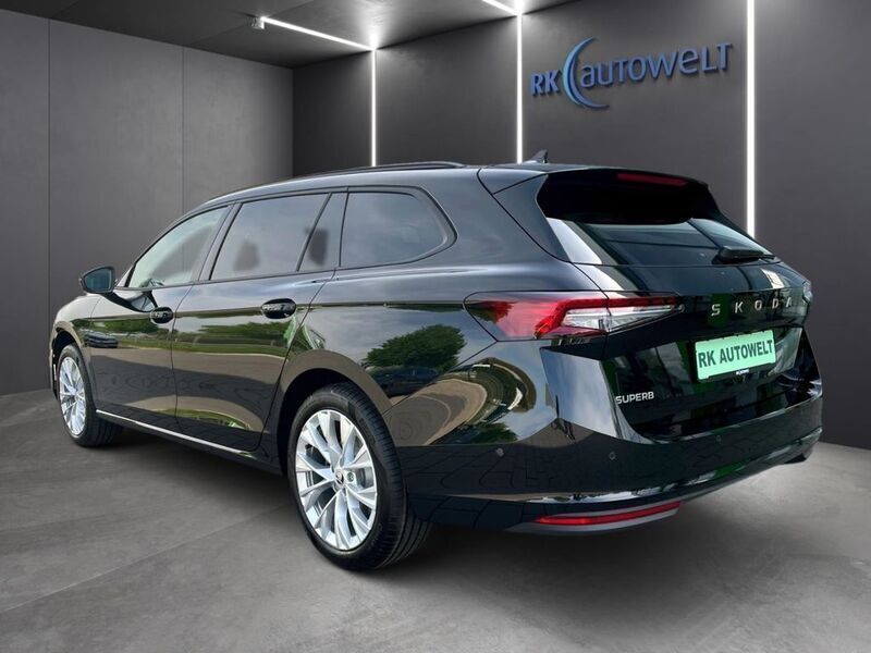 Gebraucht Skoda Superb Selection 150 PS (110 kW) 2024 Ebony schwarz metallic Kombi