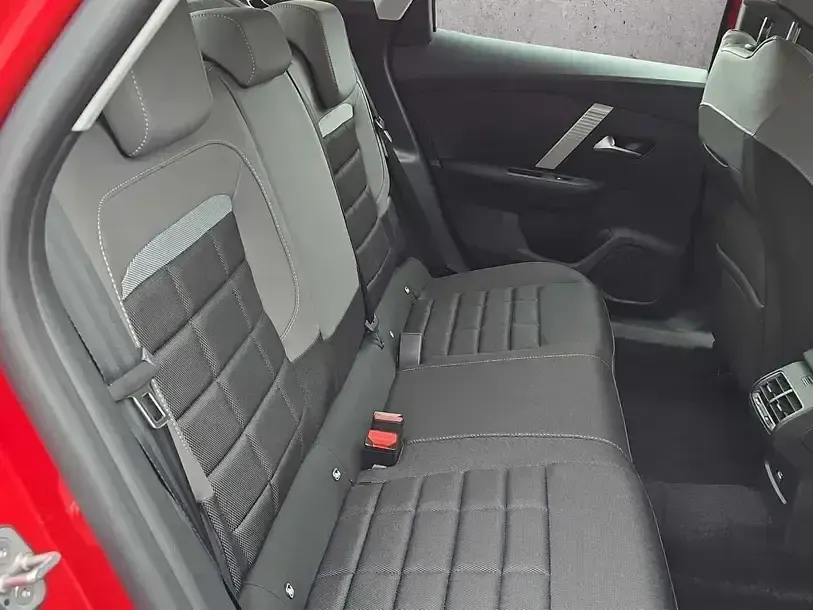 Neu Citroën C4 131 PS (96 kW) 2025 Rot SUV