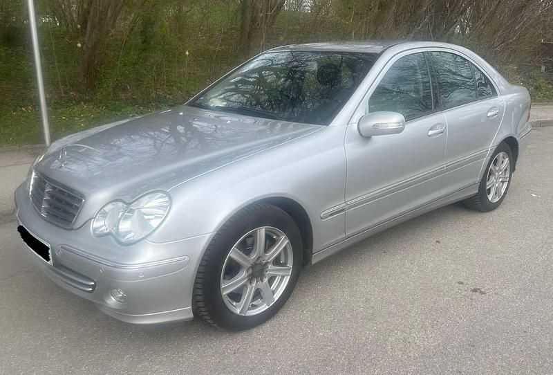 Gebraucht Mercedes 220 150 PS (110 kW) 2005 Silber Limousine