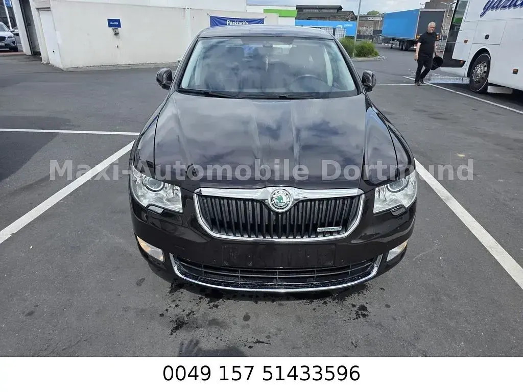 Gebraucht Skoda Superb 105 PS (77 kW) 2011 Schwarz Limousine