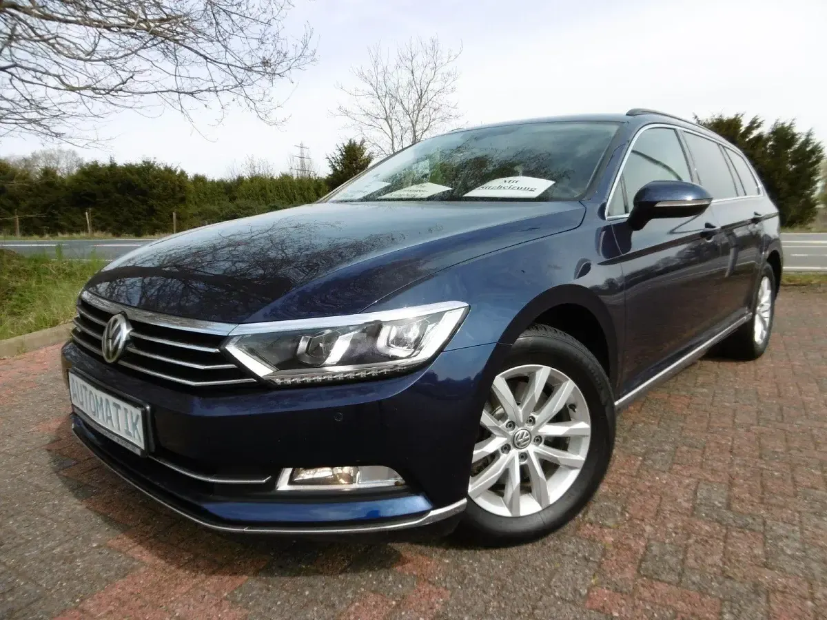 Gebraucht VW Passat Comfortline 190 PS (139 kW) 2019 Blau Kombi
