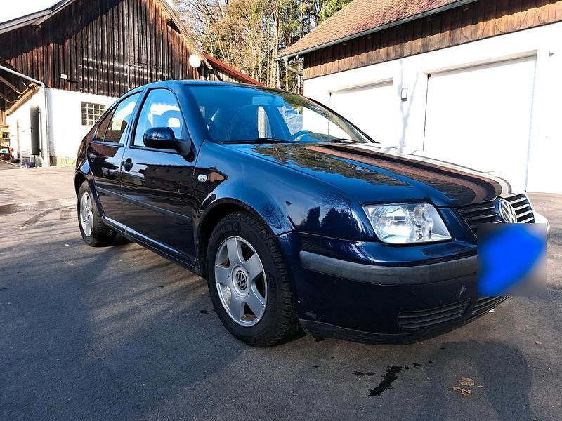 Gebraucht VW Bora 115 PS (84 kW) 1999 Blau Limousine