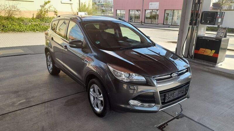 Grau Gebraucht 2014 Ford Kuga Titanium SUV | 9.900 € (Teuer) - Bild 1/4