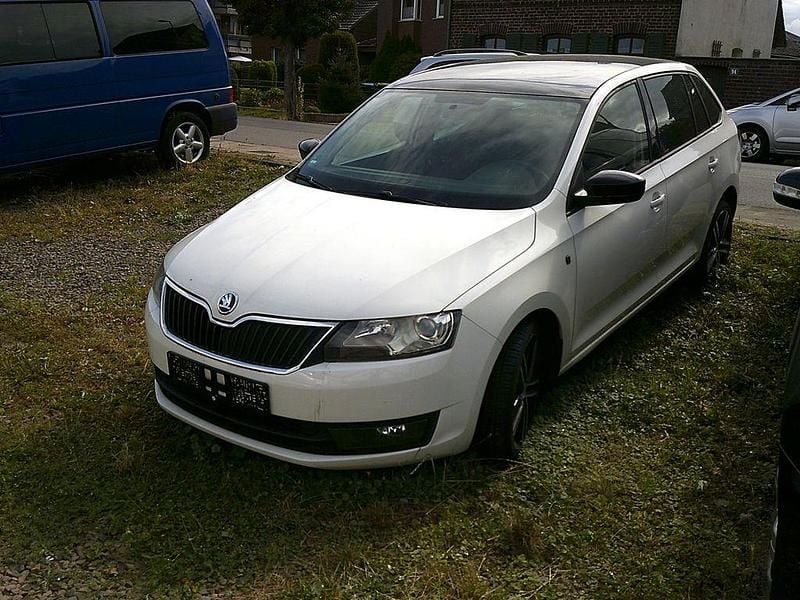 Weiß Gebraucht 2014 Skoda Rapid Style Limousine | 4.900 € (Guter Preis) - Bild 1/4