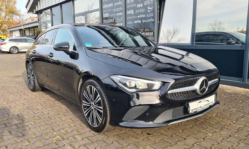 Schwarz Gebraucht 2021 Mercedes CLA200 Shooting Brake Kombi | 17.990 € (Guter Preis) - Bild 1/4
