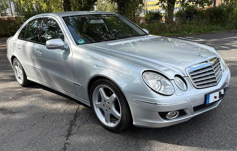 Gebraucht Mercedes E220 170 PS (125 kW) 2008 Silber Limousine
