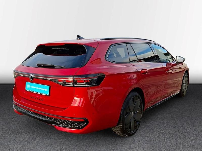 Gebraucht VW Passat Style 272 PS (200 kW) 2025 Rot Kombi