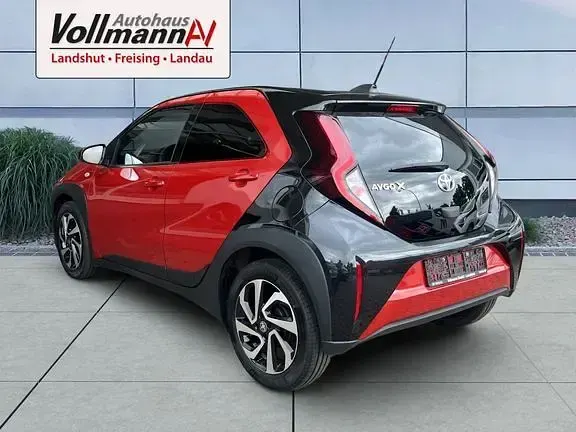 Gebraucht Toyota Aygo X Basis 72 PS (52 kW) 2022 Rot SUV