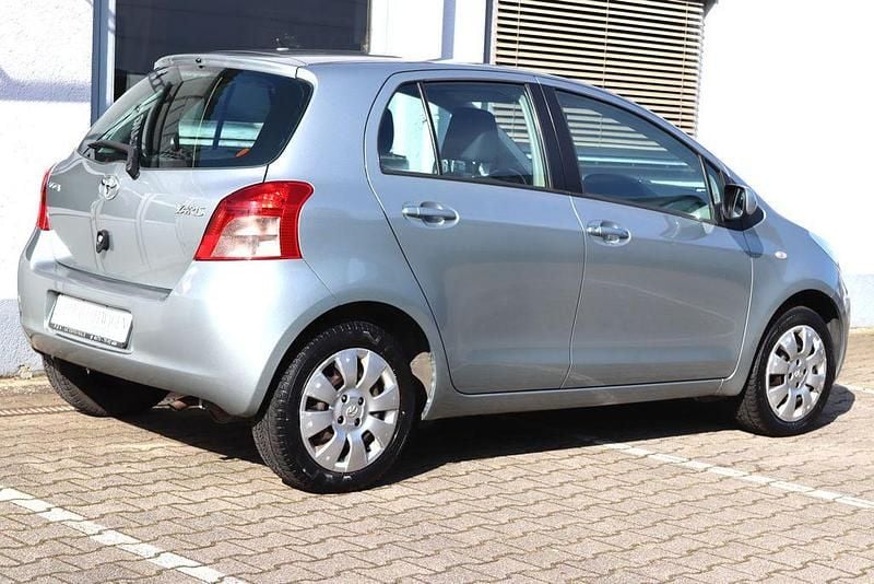 Gebraucht Toyota Yaris Sol 69 PS (50 kW) 2007 Medium silver metallic Kleinwagen