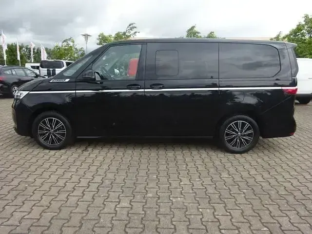 Gebraucht VW Multivan Style 150 PS (110 kW) 2025 Deep black Van / Kleinbus