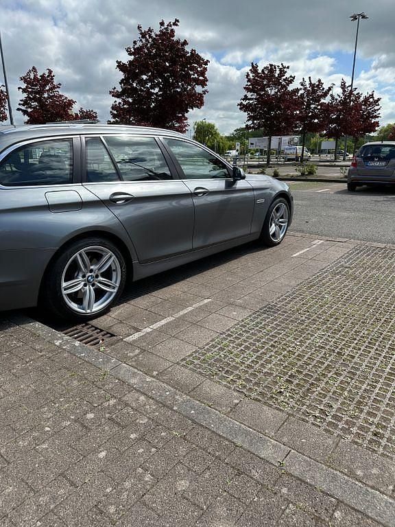 Grau Gebraucht 2014 BMW 530 Kombi | 13.000 € (Guter Preis) - Bild 1/4