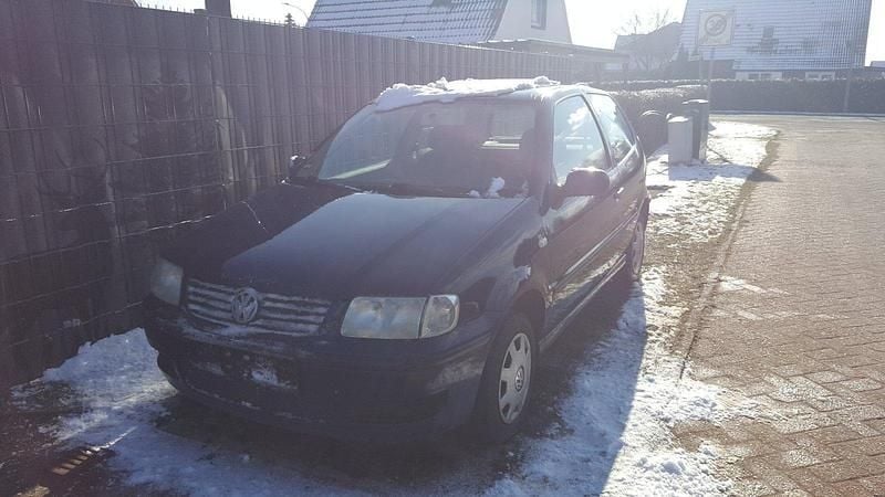 Gebraucht VW Polo 50 PS (36 kW) 2001 Blau Kleinwagen