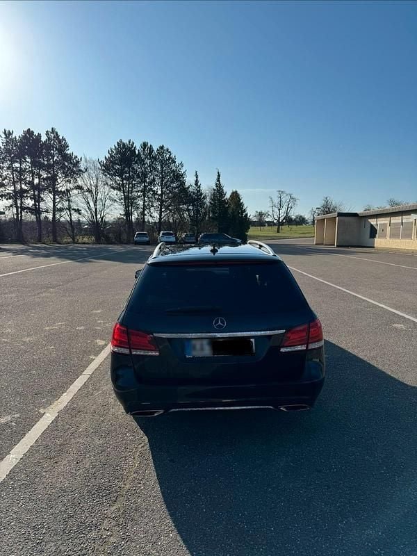 Gebraucht Mercedes E220 170 PS (125 kW) 2015 Schwarz Kombi