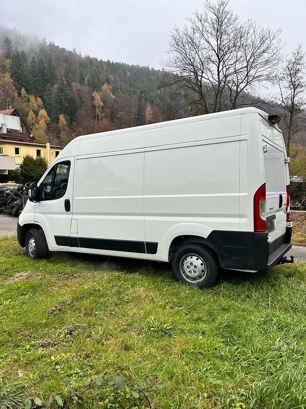 Gebraucht Peugeot Boxer 140 PS (102 kW) 2021 Weiß Van