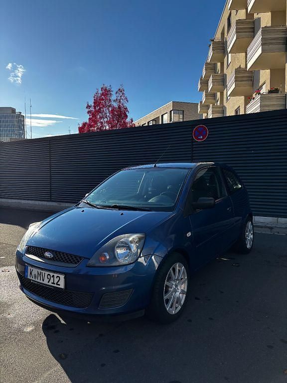 Blau Gebraucht 2008 Ford Fiesta Ambiente Kleinwagen | 2.600 € (Fairer Preis) - Bild 1/4