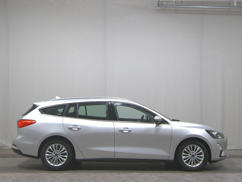 Silber Gebraucht 2021 Ford Focus Titanium Kombi | 13.380 € (Superpreis) - Bild 1/4