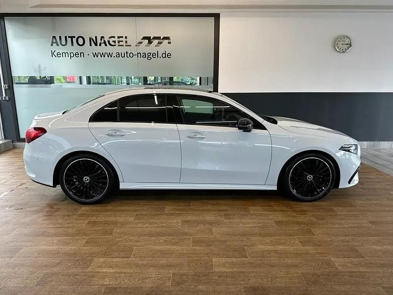 Gebraucht Mercedes A200 AMG 150 PS (110 kW) 2023 Digitalweiß Limousine
