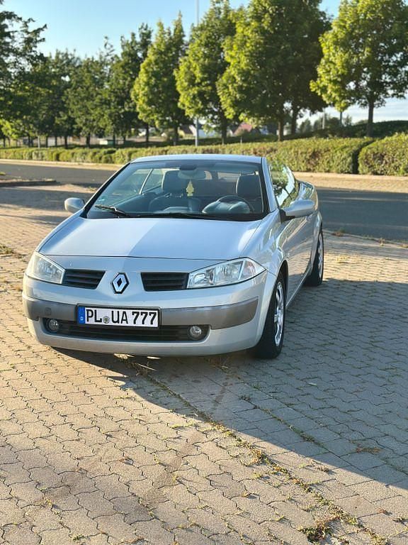 Grau Gebraucht 2004 Renault Mégane Cabriolet Authentique Cabrio | 2.499 € (Fairer Preis) - Bild 1/4
