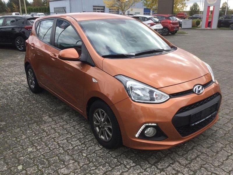 Orange Gebraucht 2014 Hyundai i10 Edition Kleinwagen | 7.990 € (Fairer Preis) - Bild 1/4