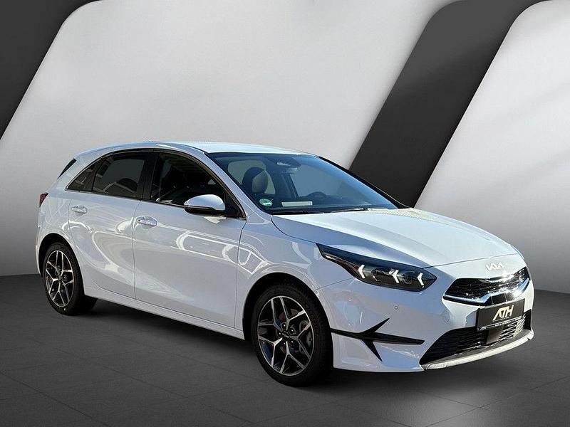 Gebraucht Kia Ceed Spirit 140 PS (102 kW) 2025 Casa white Kleinwagen