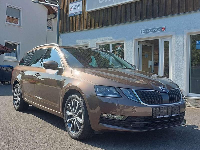 Marplebraun Gebraucht 2019 Skoda Octavia Soleil Kombi | 21.390 € (Teuer) - Bild 1/4