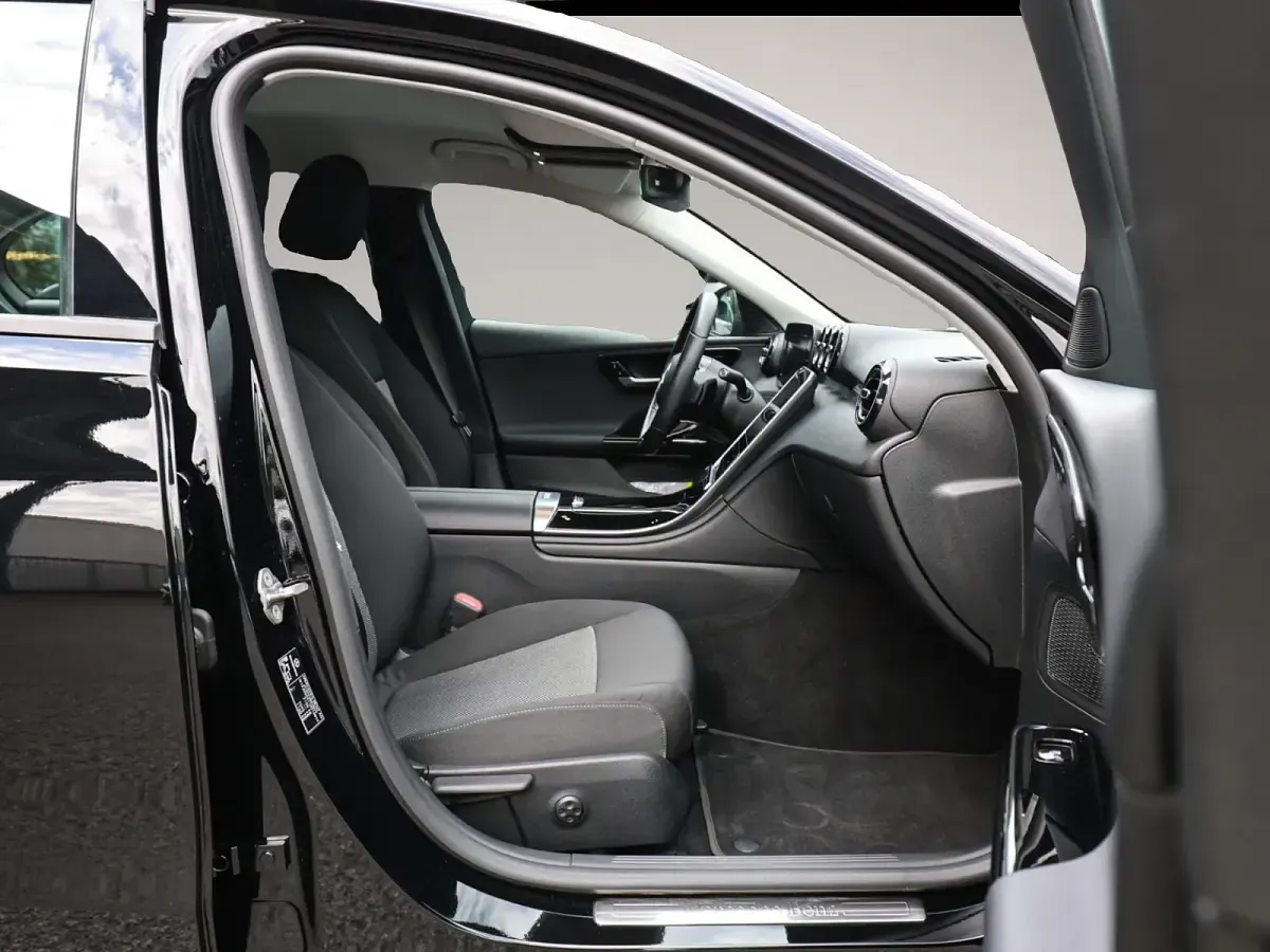Gebraucht Mercedes C180 170 PS (125 kW) 2022 Schwarz Limousine