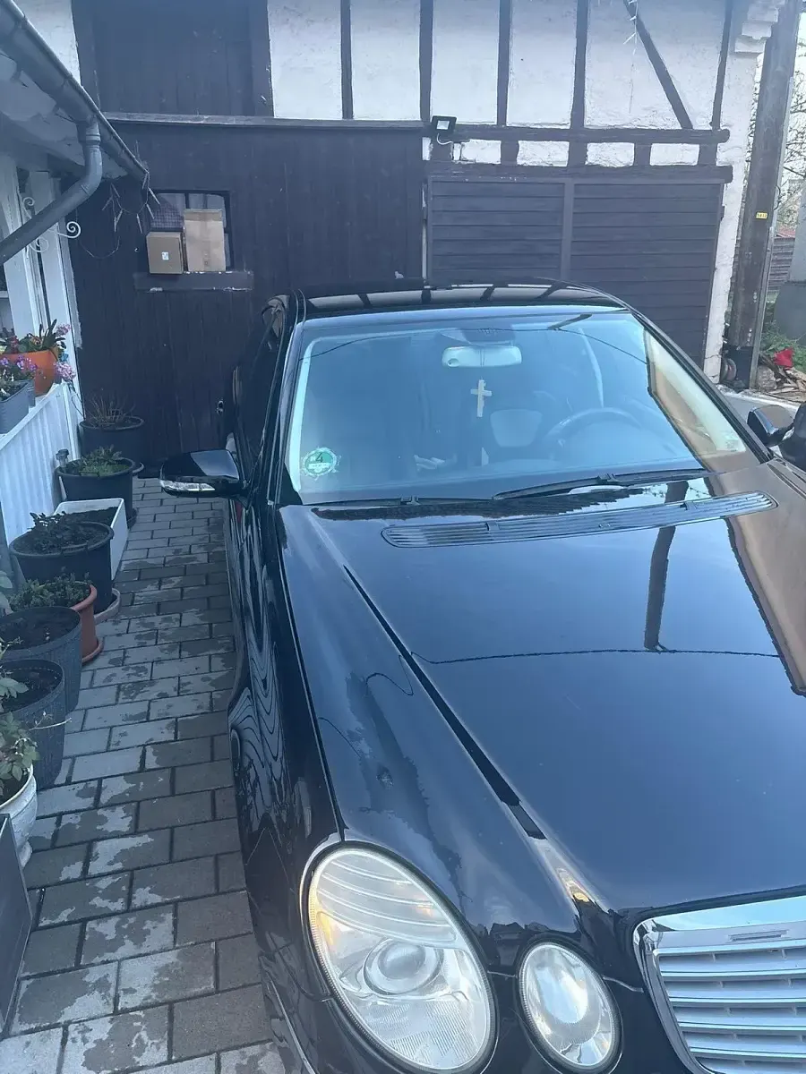 Gebraucht Mercedes E200 Avantgarde 163 PS (119 kW) 2010 Schwarz Limousine
