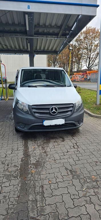 Weiß Gebraucht 2018 Mercedes Vito Van / Kleinbus | 20.700 € - Bild 1/4