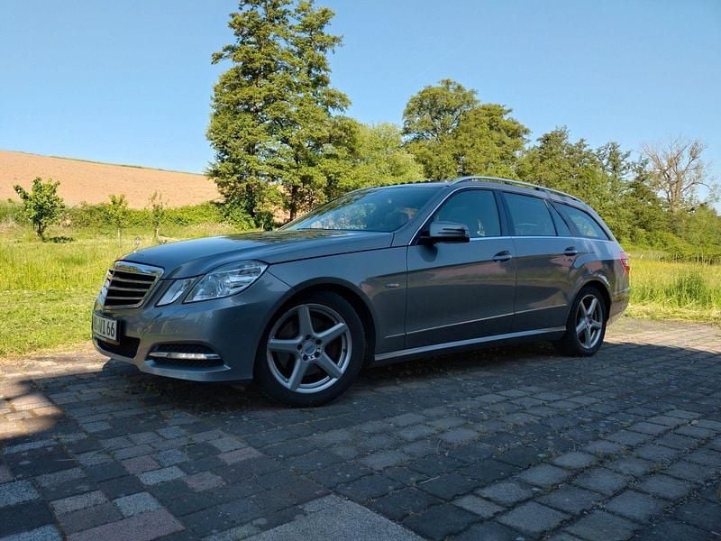 Grau Gebraucht 2012 Mercedes 350 Kombi | 15.450 € (Guter Preis) - Bild 1/4