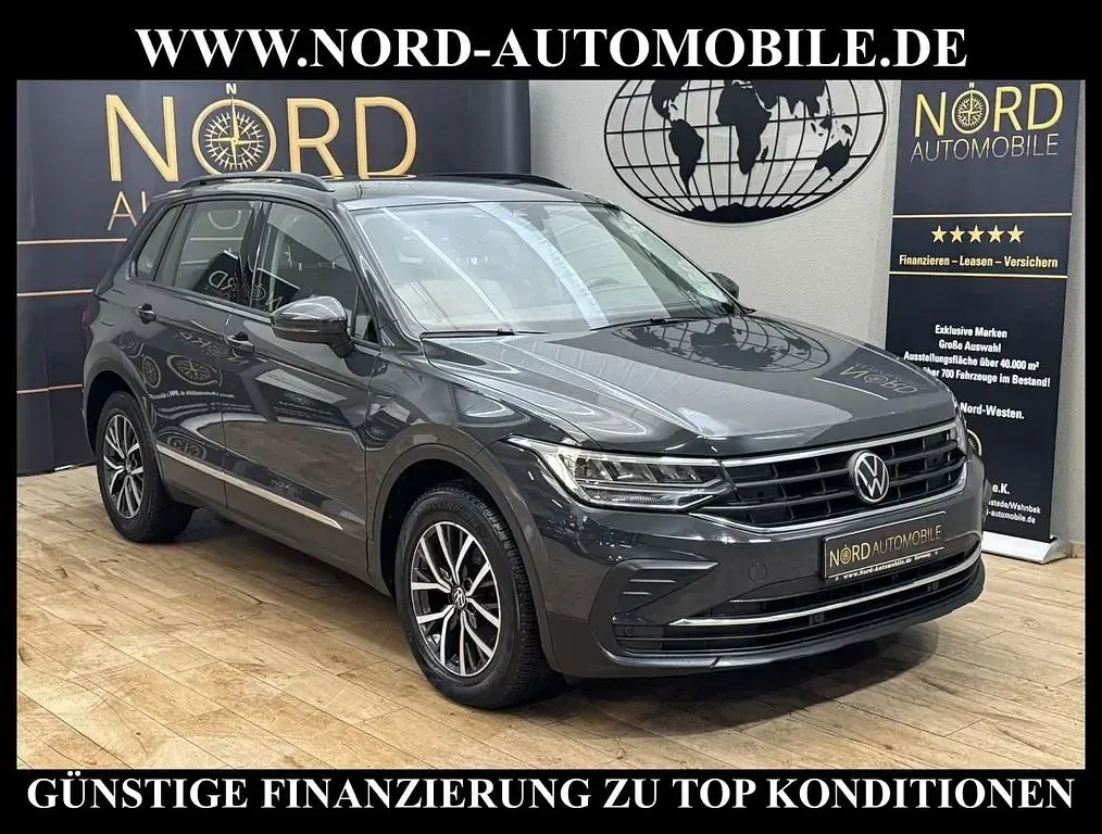 Gebraucht VW Tiguan Life 150 PS (110 kW) 2022 Uranograu SUV