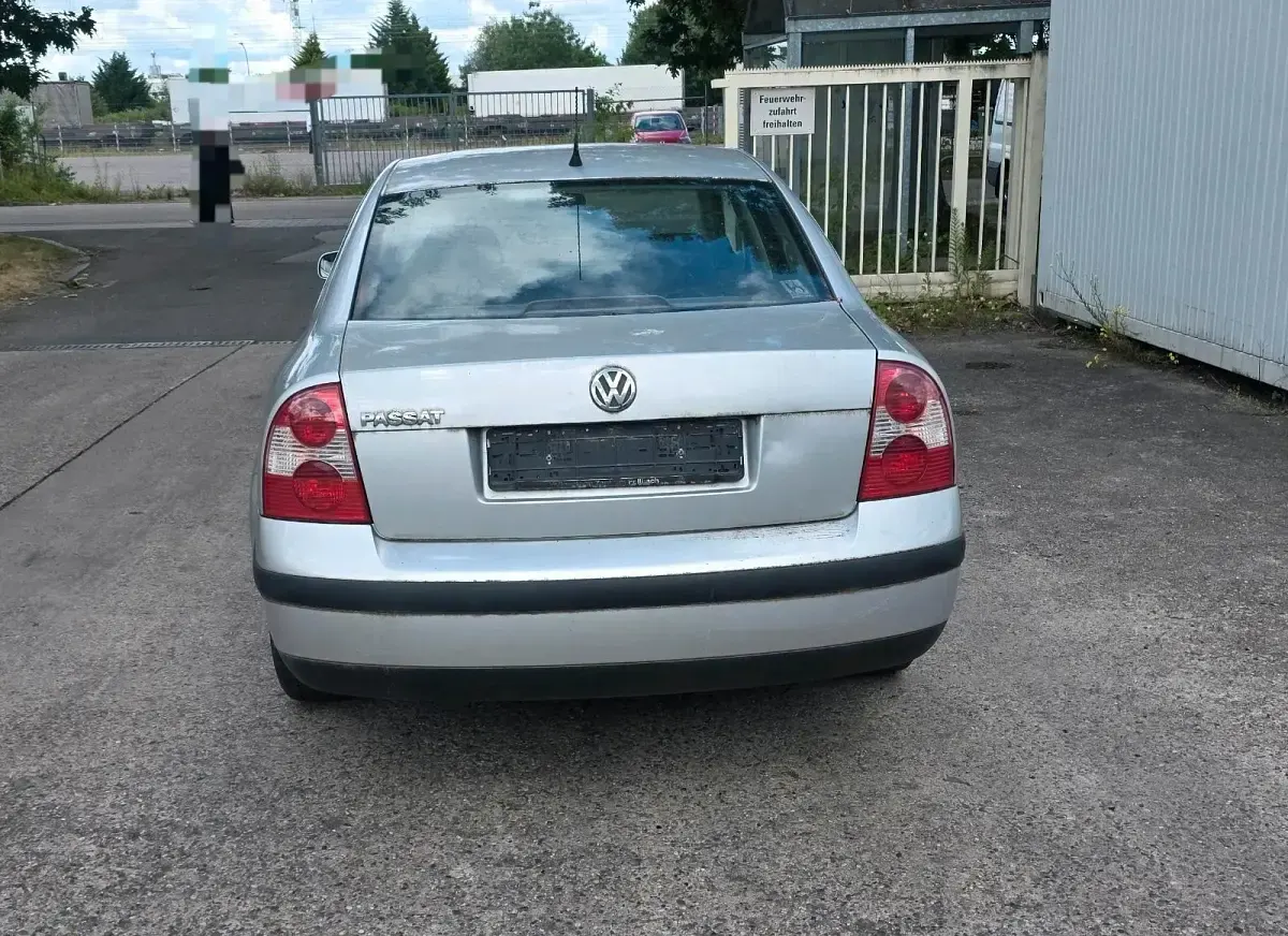 Gebraucht VW Passat 101 PS (74 kW) 2001 Silber Limousine