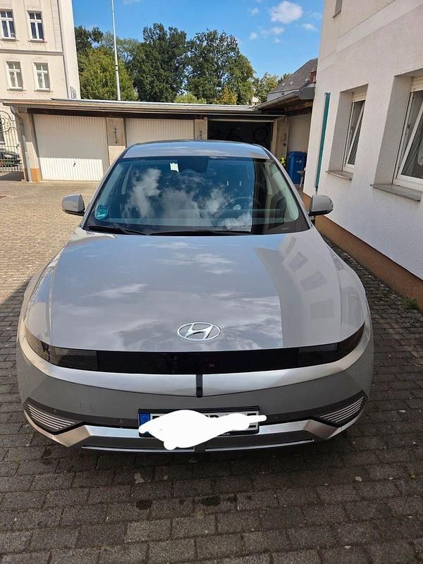 Grau Gebraucht 2021 Hyundai Ioniq 5 Dynamiq SUV | 21.000 € (Superpreis) - Bild 1/4