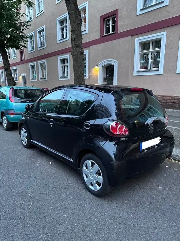 Gebraucht Toyota Aygo 68 PS (50 kW) 2009 Schwarz Kleinwagen