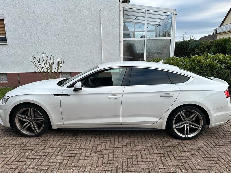Weiß Gebraucht 2017 Audi A5 Limousine | 28.000 € - Bild 1/4