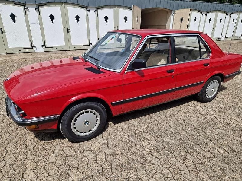 Gebraucht BMW 518 105 PS (77 kW) 1985 Rot Limousine