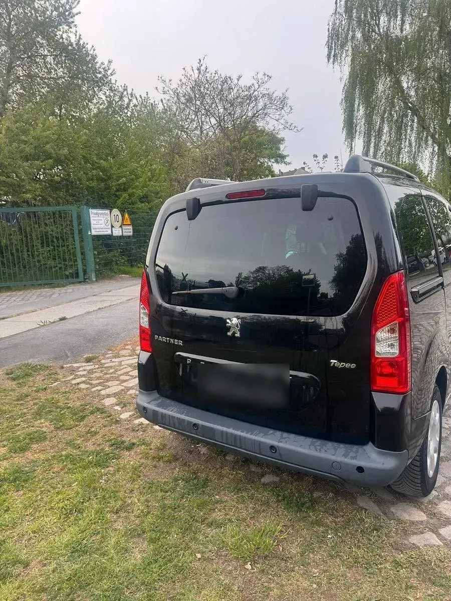 Gebraucht Peugeot Partner Tepee 98 PS (72 kW) 2011 Schwarz Van / Kleinbus