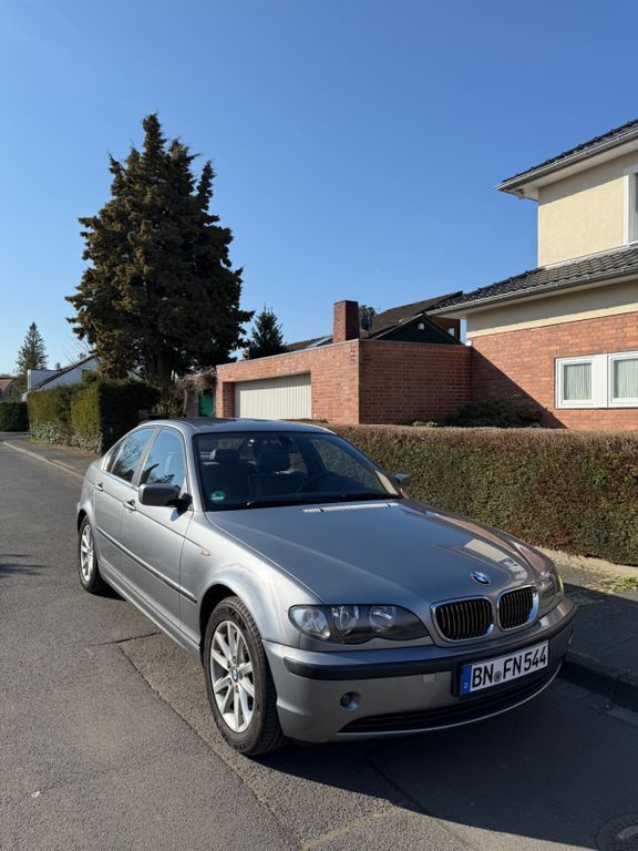 Silber Gebraucht 2003 BMW 320 Limousine | 1.500 € (Superpreis) - Bild 1/4