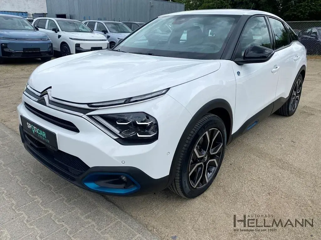 Używany Citroën e-C4 Feel 100 kW (136 KM) 2022 Biały Sedan/Limuzyna