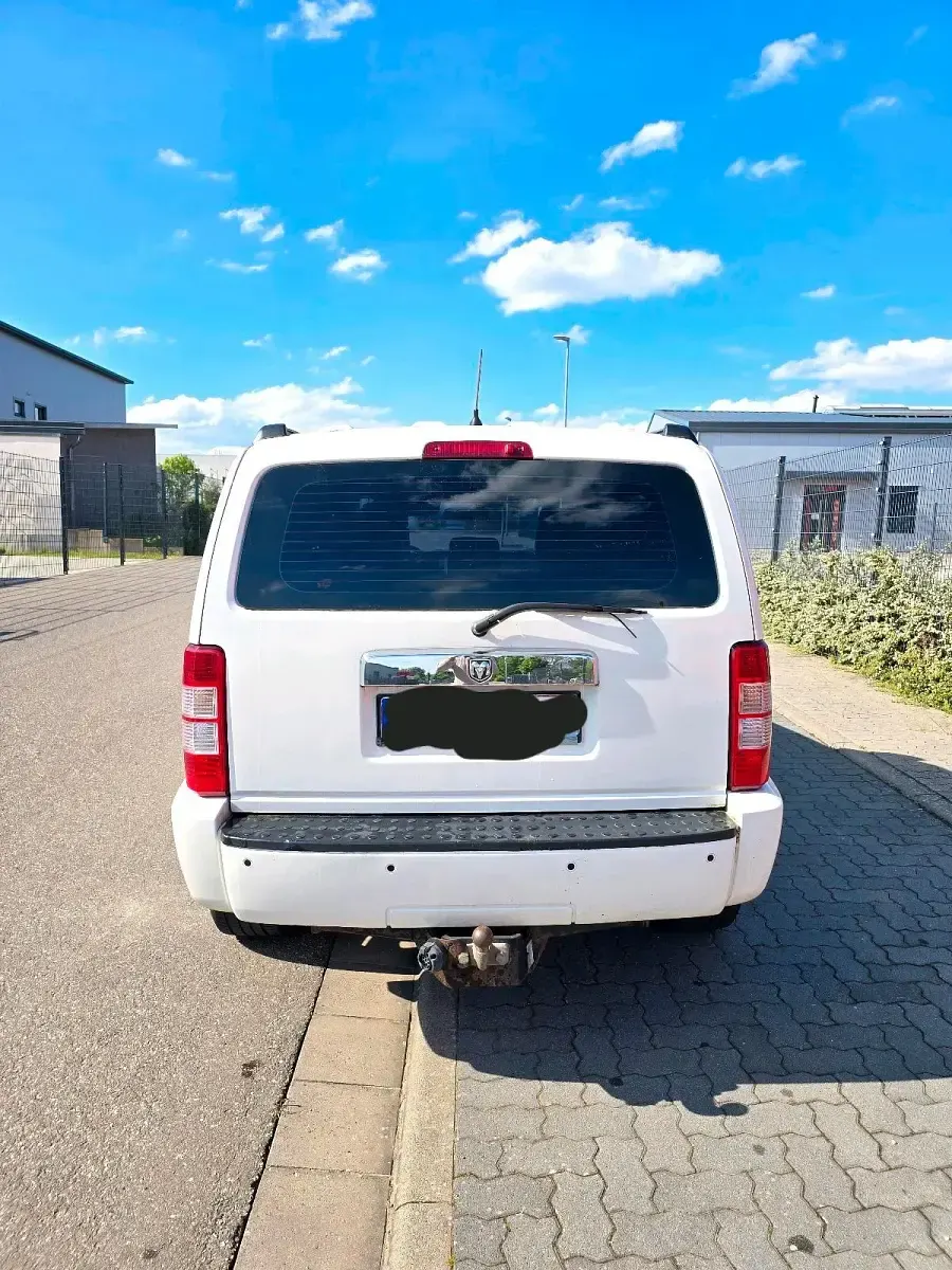 Gebraucht Dodge Nitro 177 PS (130 kW) 2008 Weiß SUV